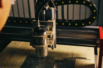כיצד לבחור ספק עיבוד שבבי CNC לפרויקטים במתכת, אלומיניום ופלסטיק?