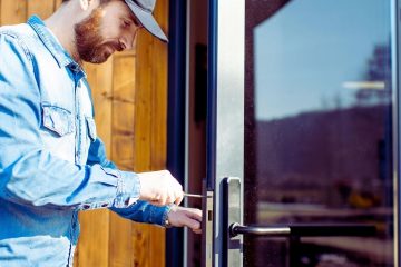 כל מה שצריך לדעת לפני התקנת מנעולים חכמים לדלת במשרדים ובבתי עסק