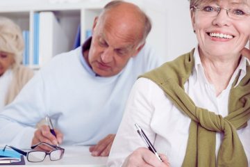 למה עסקים חכמים בוחרים עובדים בגיל השלישי – היתרונות שלא מדברים עליהם