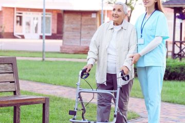 קצבת זקנה והעסקת עובד זר: שיקולים עסקיים לפני התקשרות עם חברת השמה