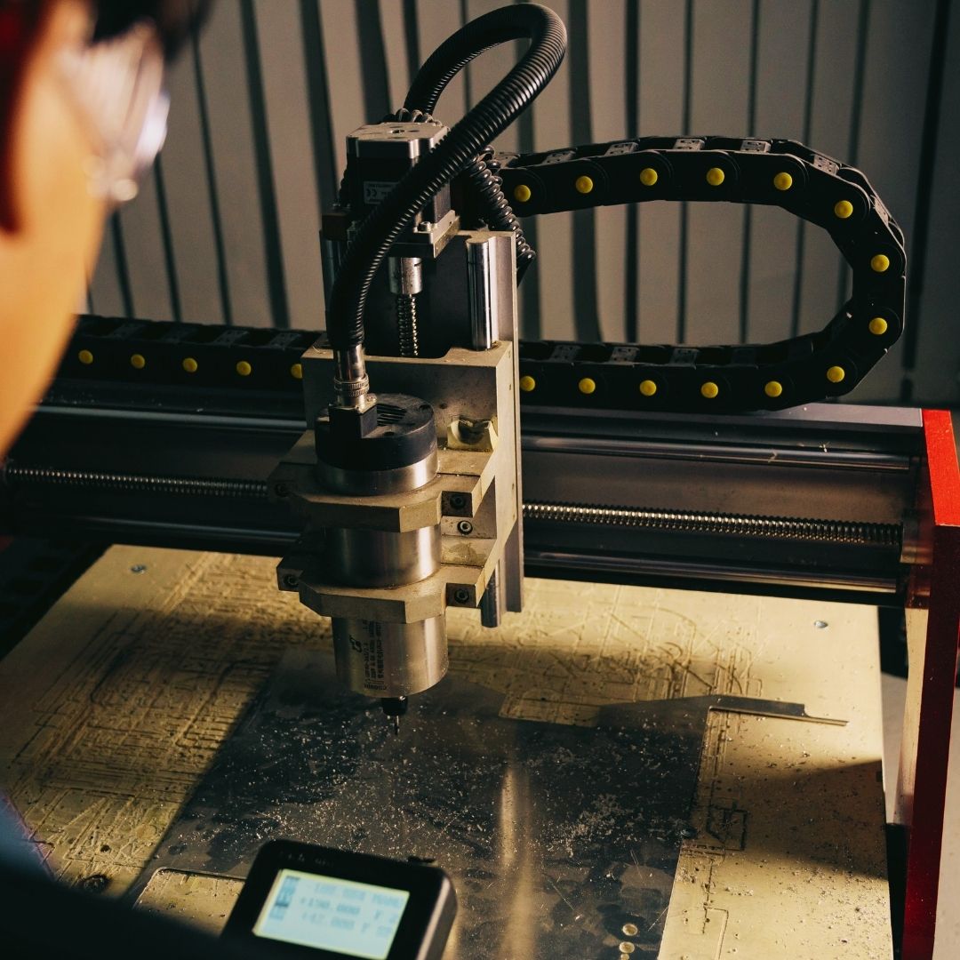 כיצד לבחור ספק עיבוד שבבי CNC לפרויקטים במתכת, אלומיניום ופלסטיק?